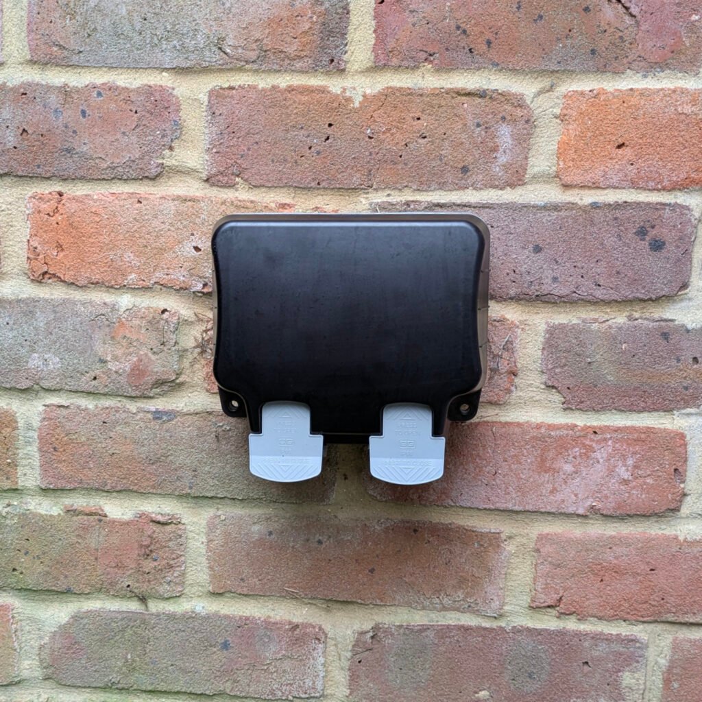 Outdoor socket installation - Safe power for your garden